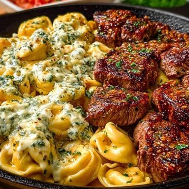 Garlic Steak & Cheese-Filled Tortellini Skillet