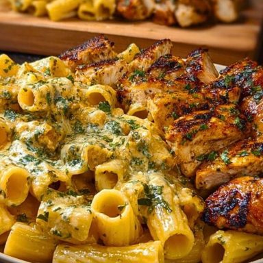Cheesy Rigatoni with Garlic Parmesan Chicken