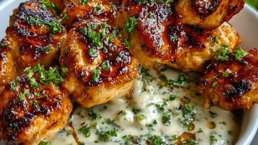 Creamy Garlic Sauce with Grilled Chicken Bites 1