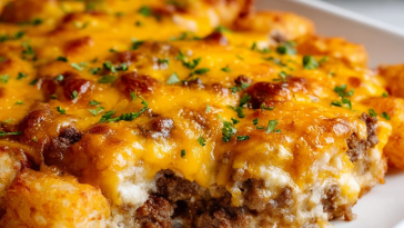 Cheesy Cheeseburger Tater Tot Casserole