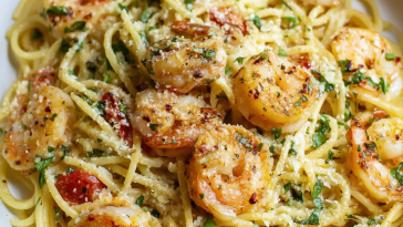 Easy Garlic Shrimp Pasta