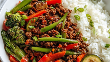 Spicy Ground Beef Stir-Fry Bowl with Garlic Veggies & Steamy Rice